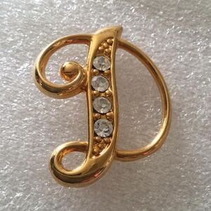 Rhinestone D pin